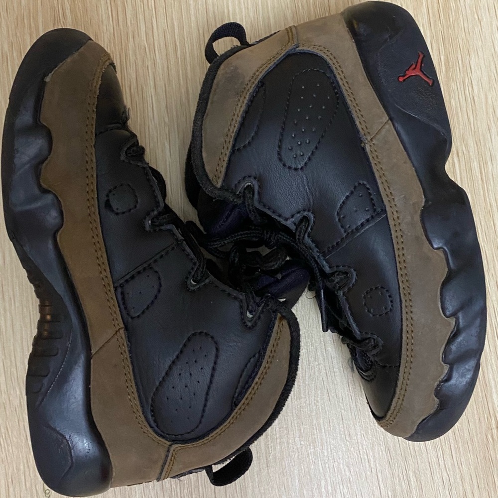 Nike 401812-030 Jordan Shoes 
Size 10C